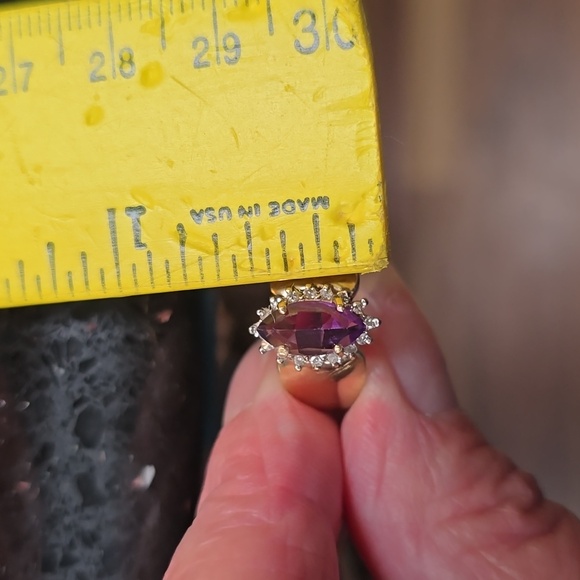 Vintage. Elegant 14K Gold Amethyst/Diamond Marquise Ring. Size 7 - Picture 5 of 6